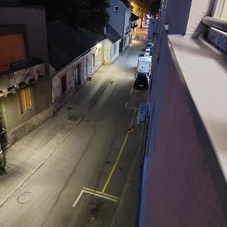 City Passage Apartments- Apartament *